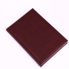 Határidőnapló Bolero B/5, napi krémszínű lapokkal barna Realsystem 2026.